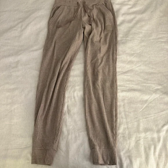 Alo Muse Hoodie and Sweatpants set in Gravel Heather - Picture 4 of 6